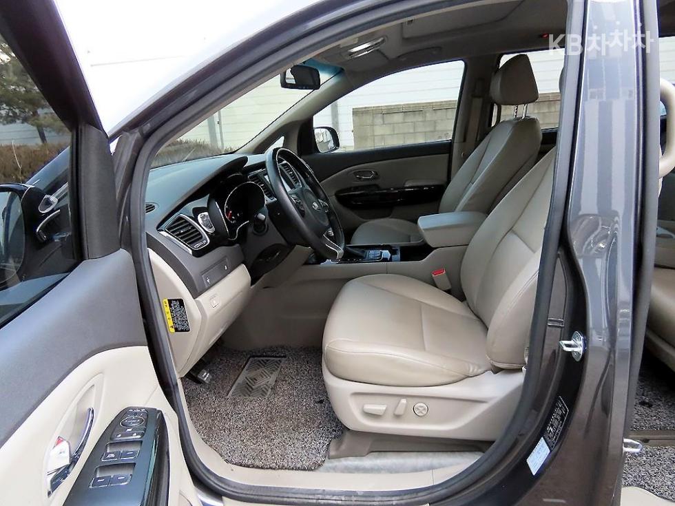 2017 - kia carnival