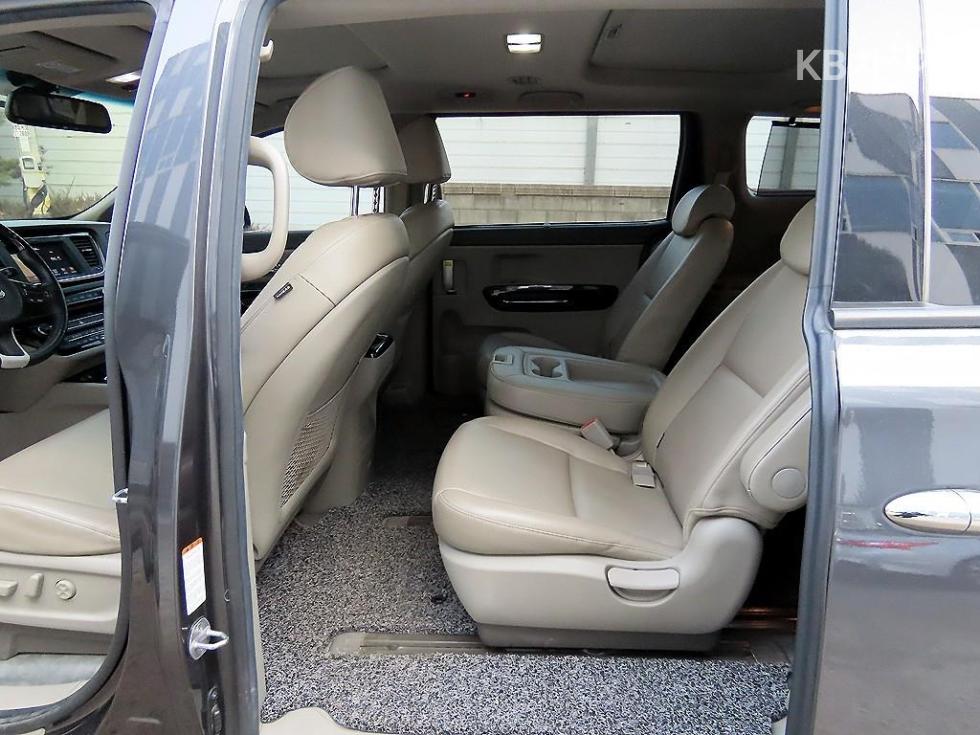 2017 - kia carnival
