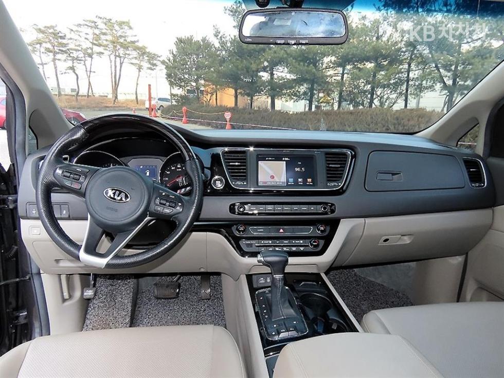 2017 - kia carnival
