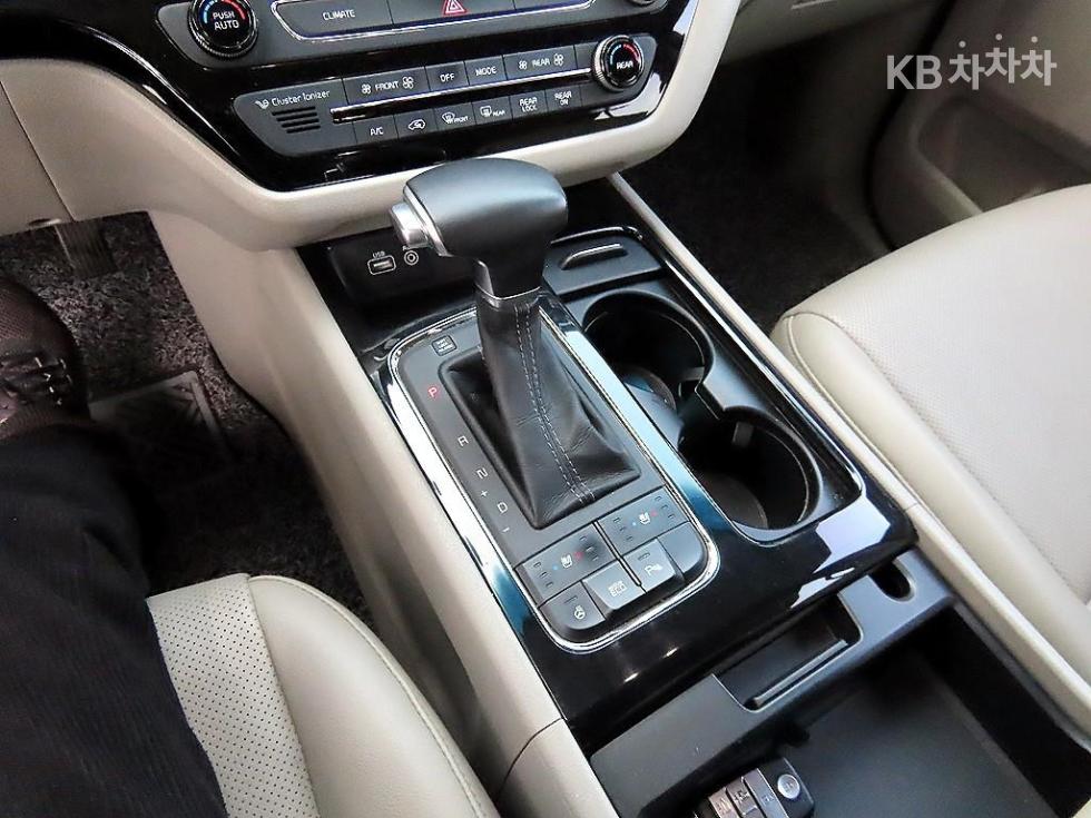 2017 - kia carnival