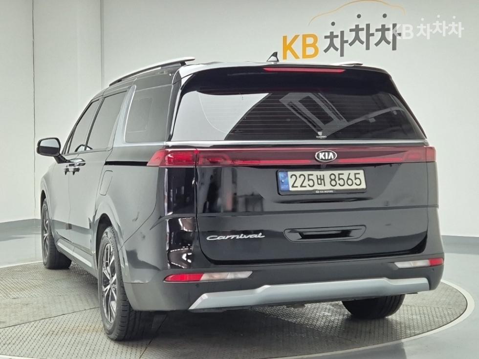 2021 - kia carnival