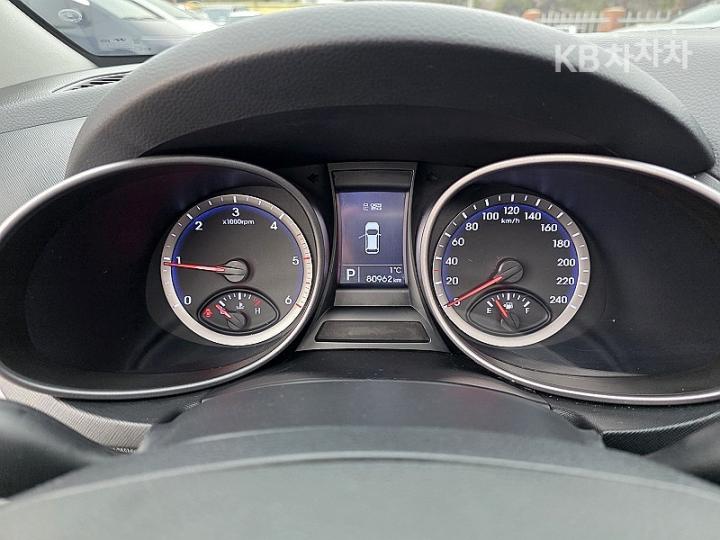 Hyundai Maxcruz Diesel e-VGT 2.2 2WD Exclusive Base Type 8