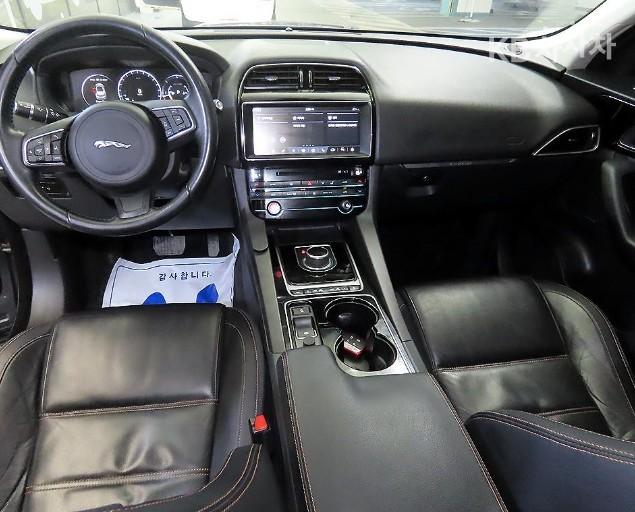 Jaguar F-PACE 20d PRESTIGE 10