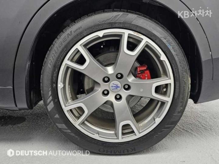 Maserati Levante 3.0 Diesel AWD GranSport 6