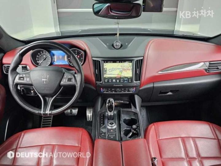 Maserati Levante 3.0 Diesel AWD GranSport 8