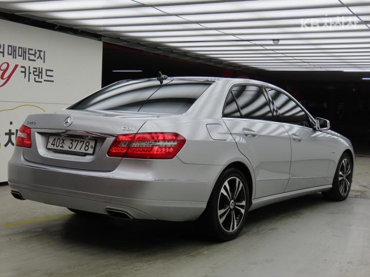 Mercedes-Benz E-Class New E220 CDI Avantgarde W212 4