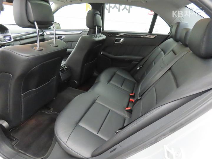 Mercedes-Benz E-Class New E220 CDI Avantgarde W212 8