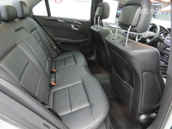 Mercedes-Benz E-Class New E220 CDI Avantgarde W212 10