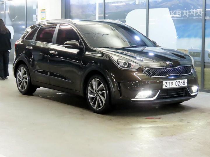 Kia Niro 1.6 Prestige 2