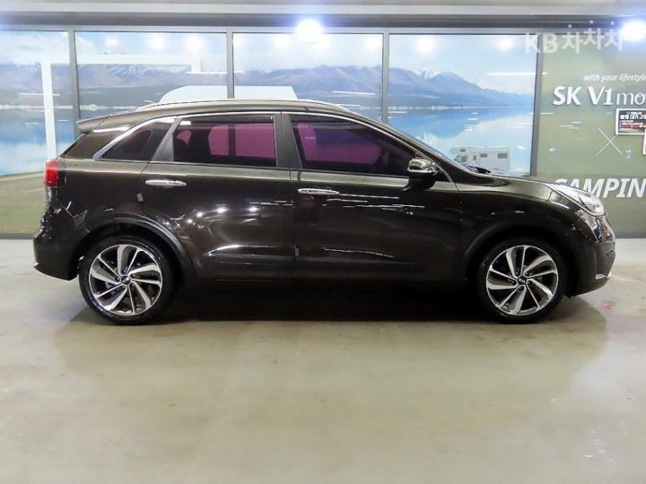 Kia Niro 1.6 Prestige 4
