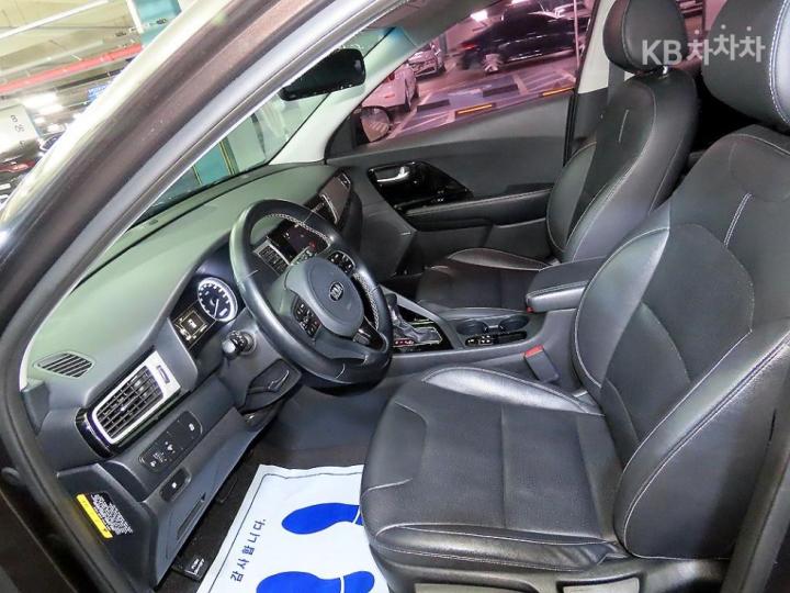 Kia Niro 1.6 Prestige 7