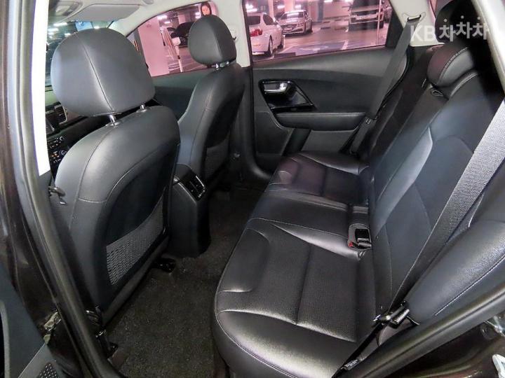 Kia Niro 1.6 Prestige 8