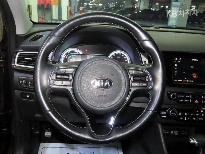 Kia Niro 1.6 Prestige 9