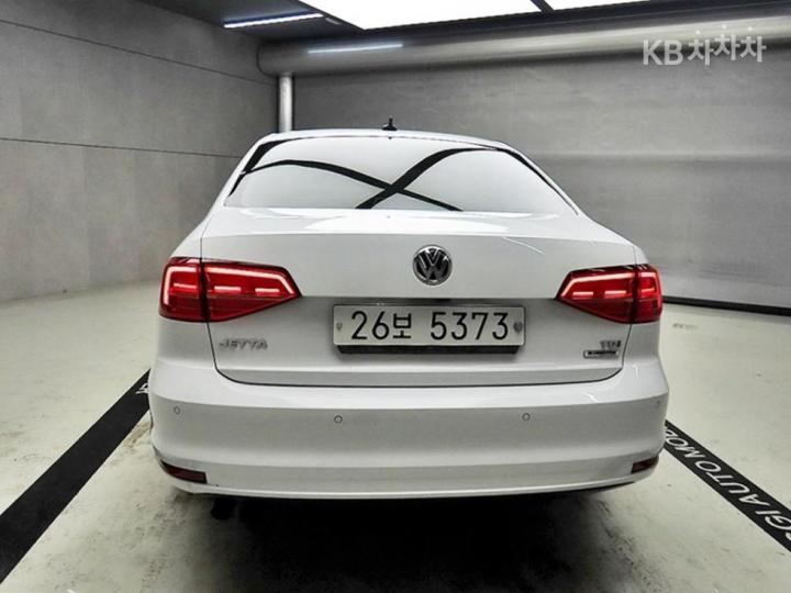 Volkswagen Jetta New 2.0 TDI BlueMotion Premium 4