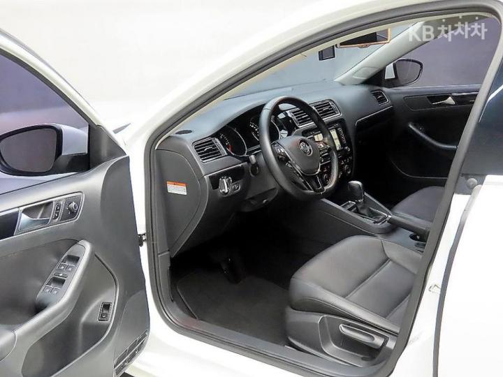 Volkswagen Jetta New 2.0 TDI BlueMotion Premium 6