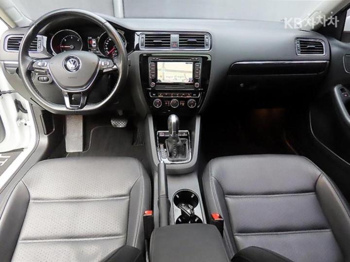Volkswagen Jetta New 2.0 TDI BlueMotion Premium 8