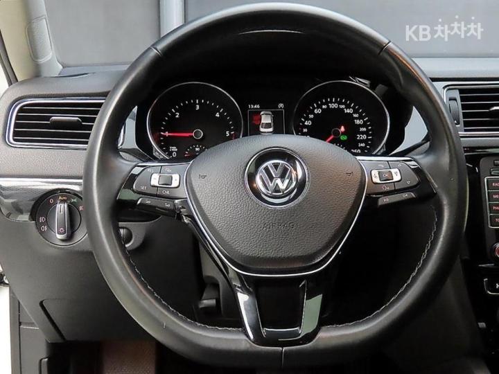 Volkswagen Jetta New 2.0 TDI BlueMotion Premium 10