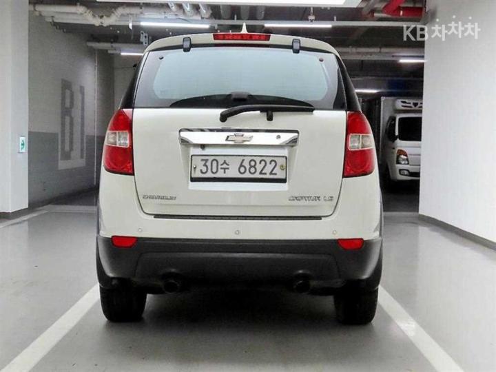 Chevrolet Captiva 2WD LS 4