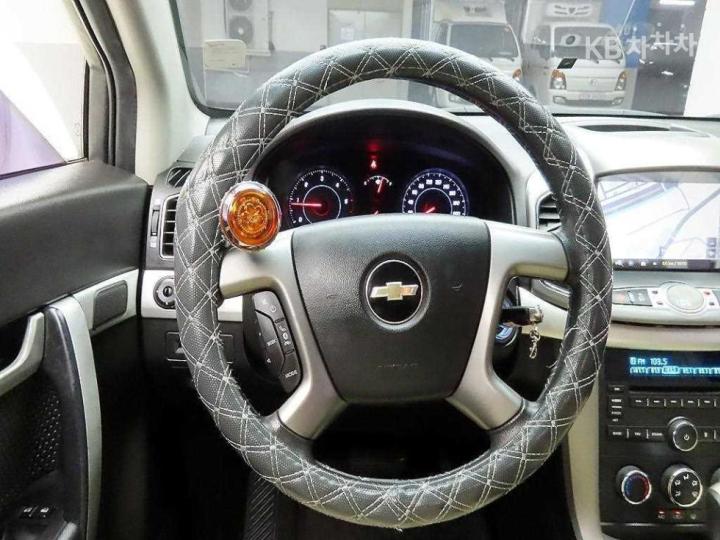 Chevrolet Captiva 2WD LS 8