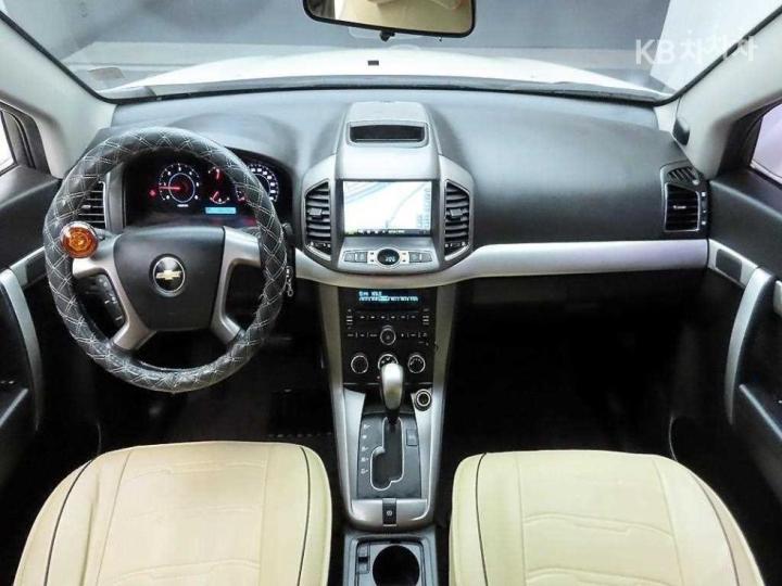 Chevrolet Captiva 2WD LS 9