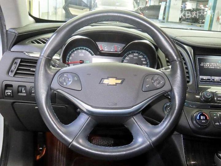 Chevrolet Impala 2.5 LT 9