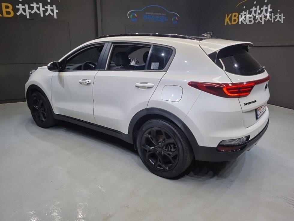 2021 - kia sportage