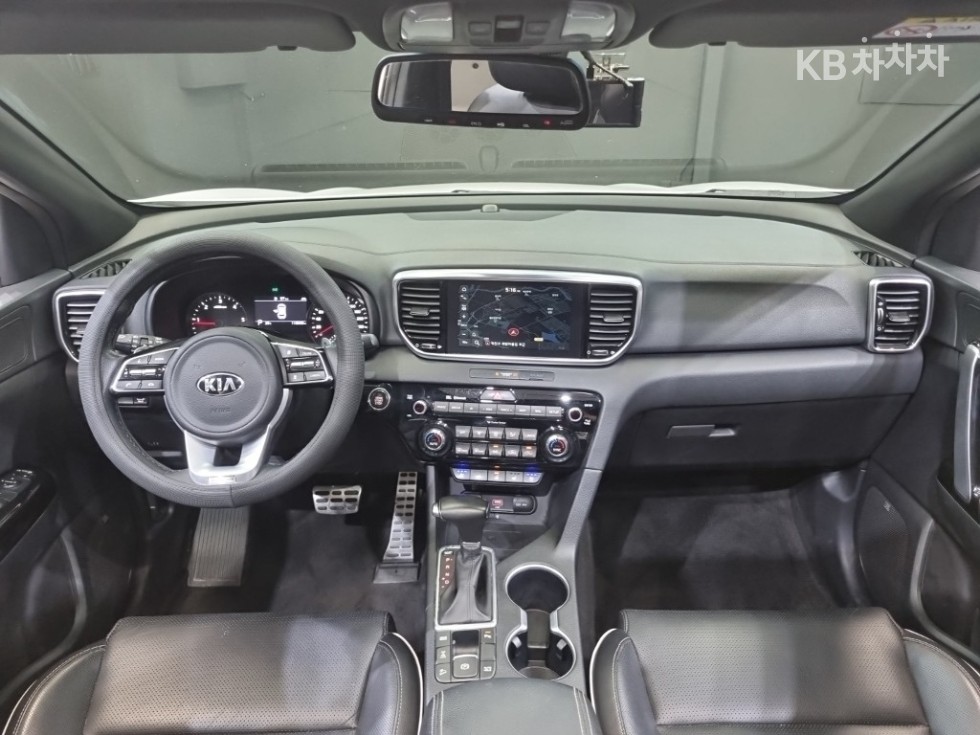 2021 - kia sportage