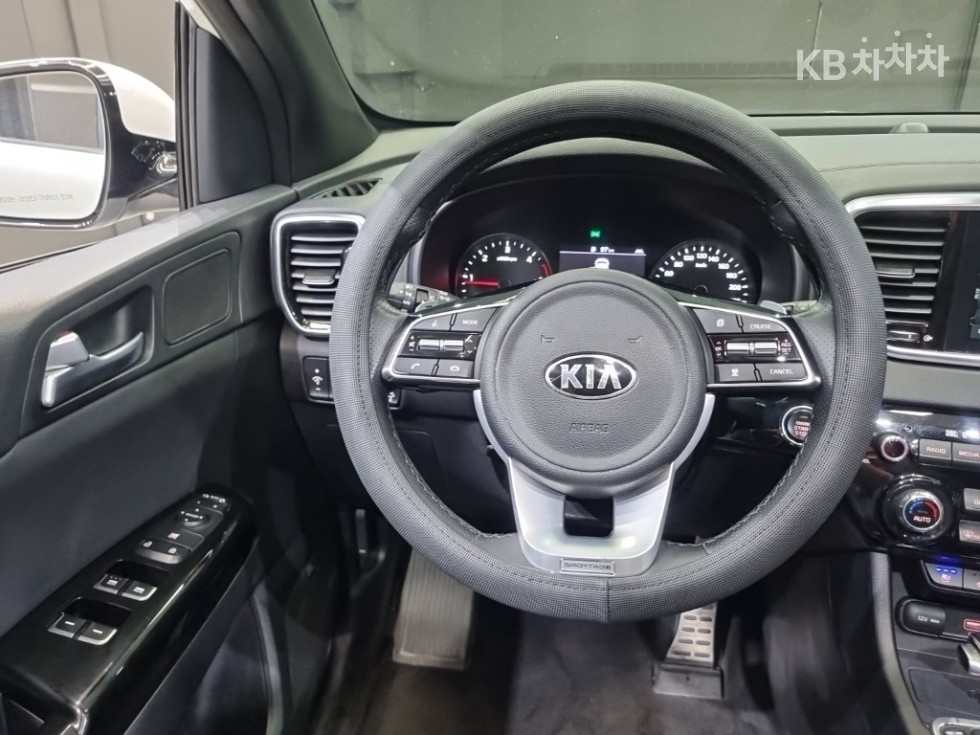 2021 - kia sportage