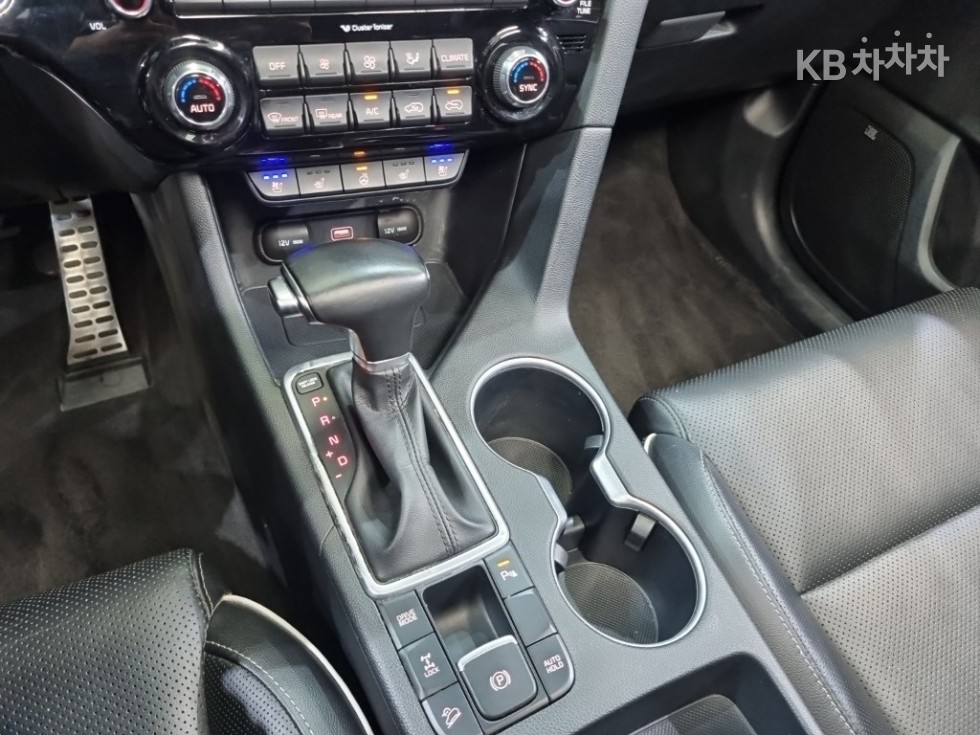 2021 - kia sportage