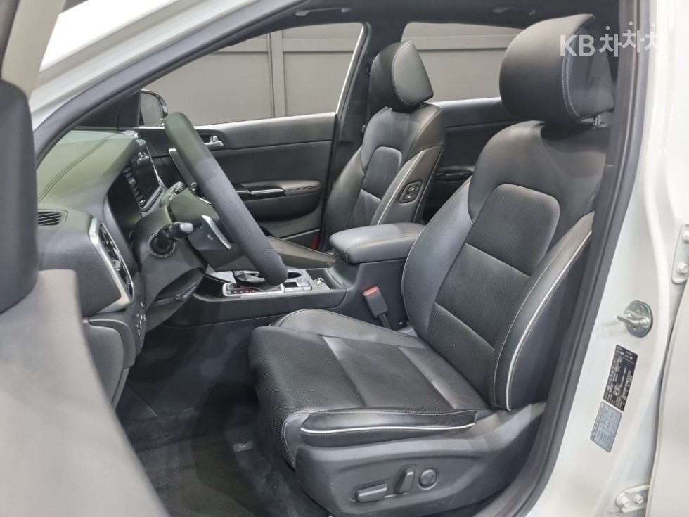 2021 - kia sportage
