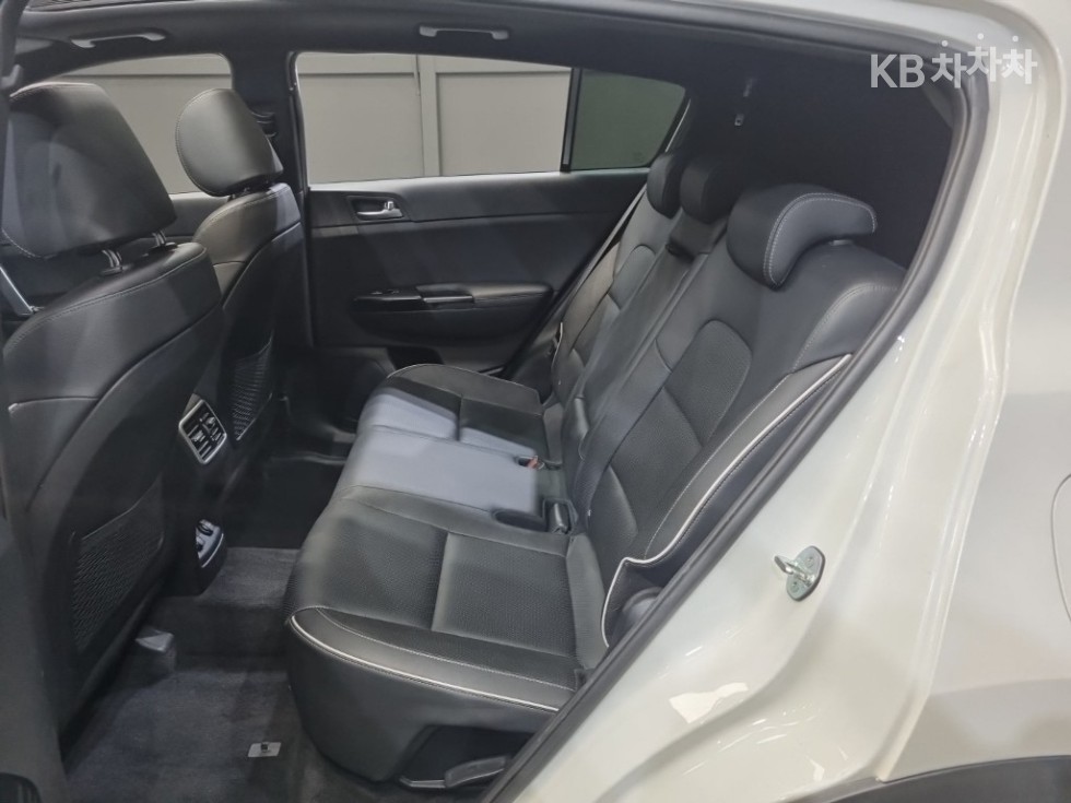 2021 - kia sportage