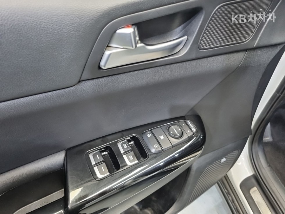 2021 - kia sportage