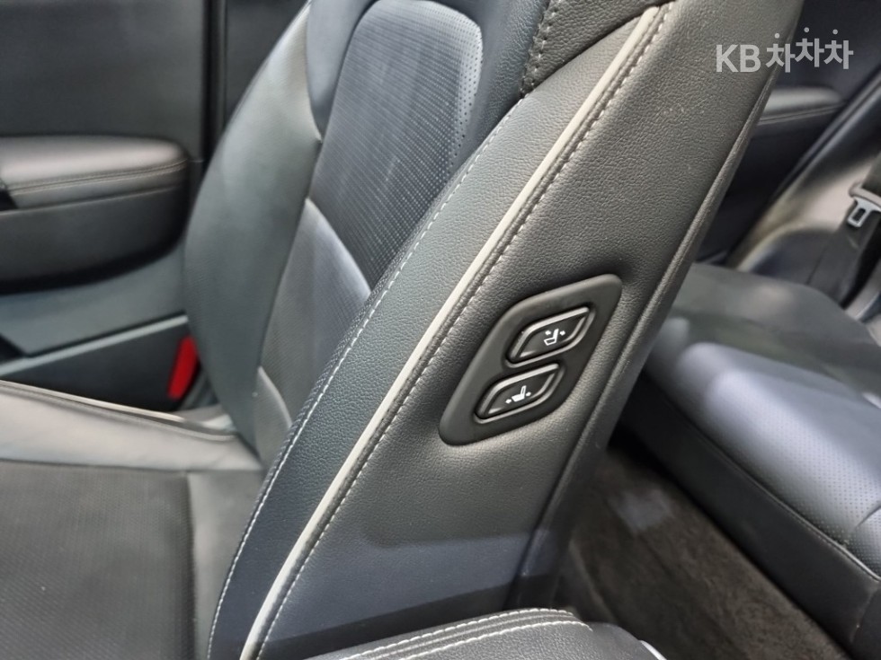 2021 - kia sportage