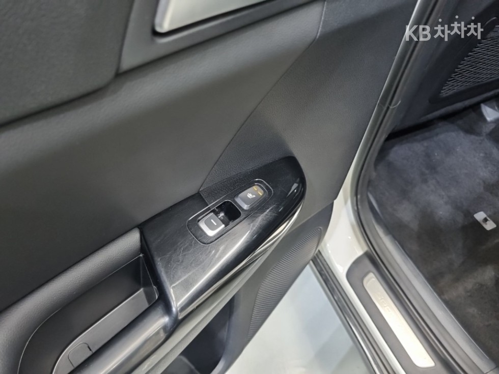 2021 - kia sportage