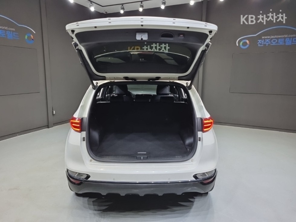 2021 - kia sportage