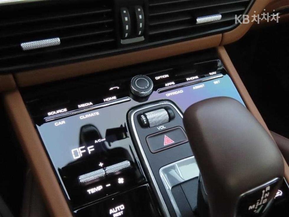 Porsche Cayenne — miniaturë 7