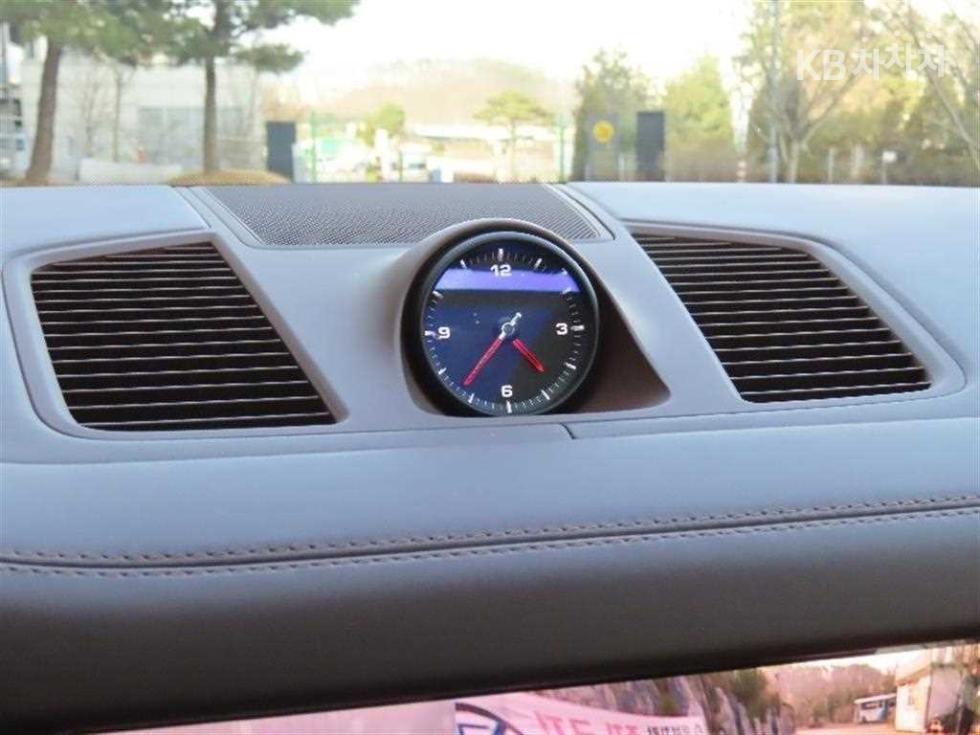 Porsche Cayenne — miniaturë 10