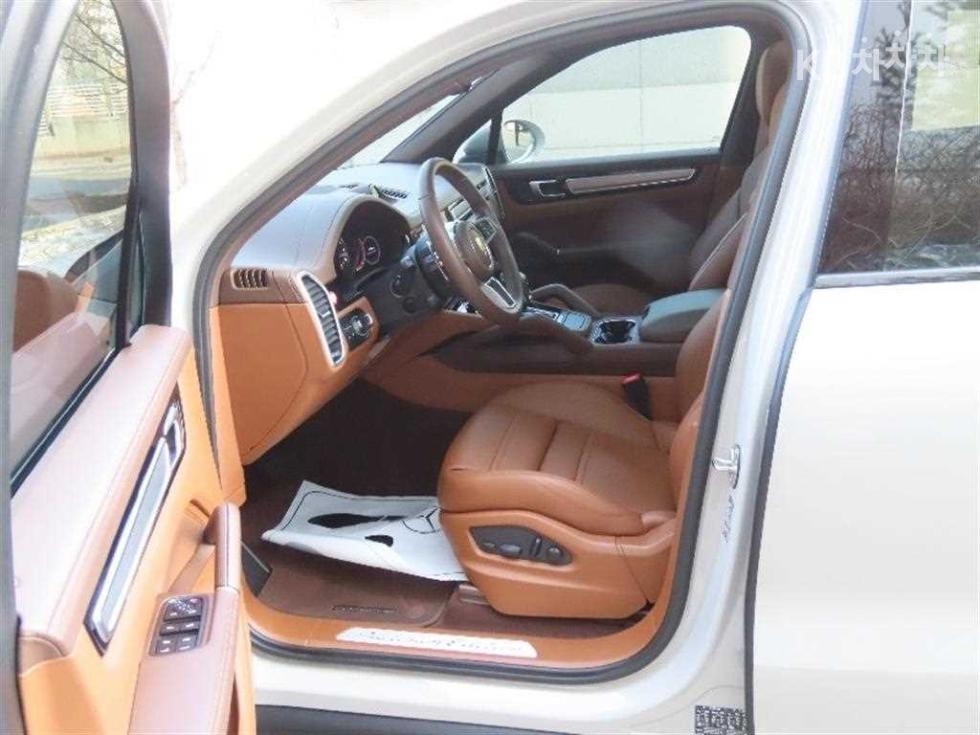 Porsche Cayenne — miniaturë 12