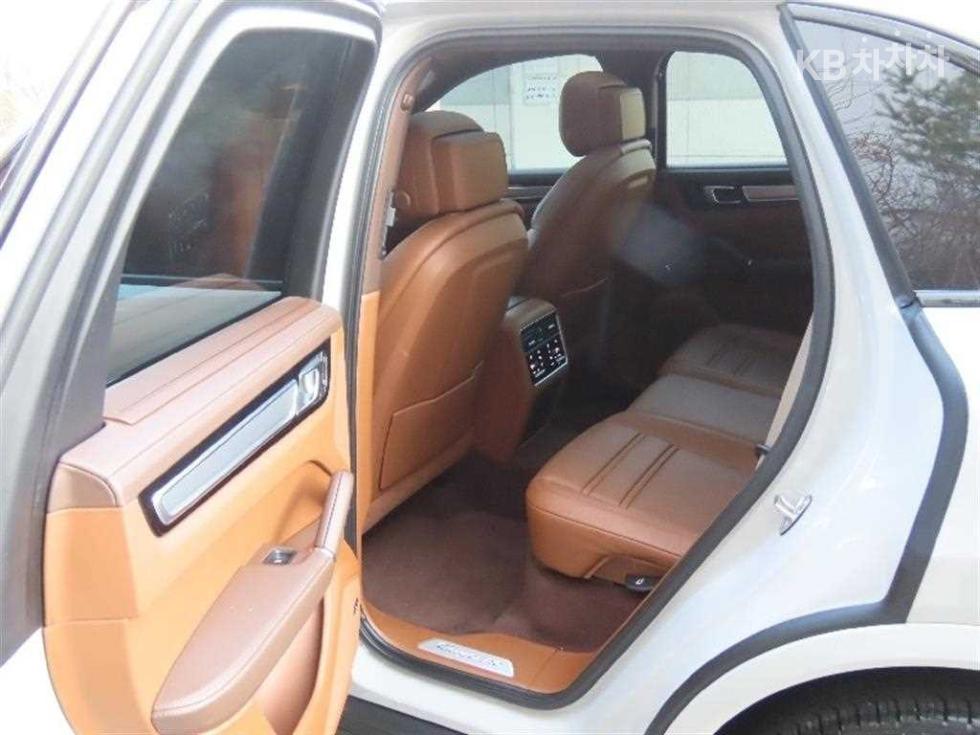 Porsche Cayenne — miniaturë 13