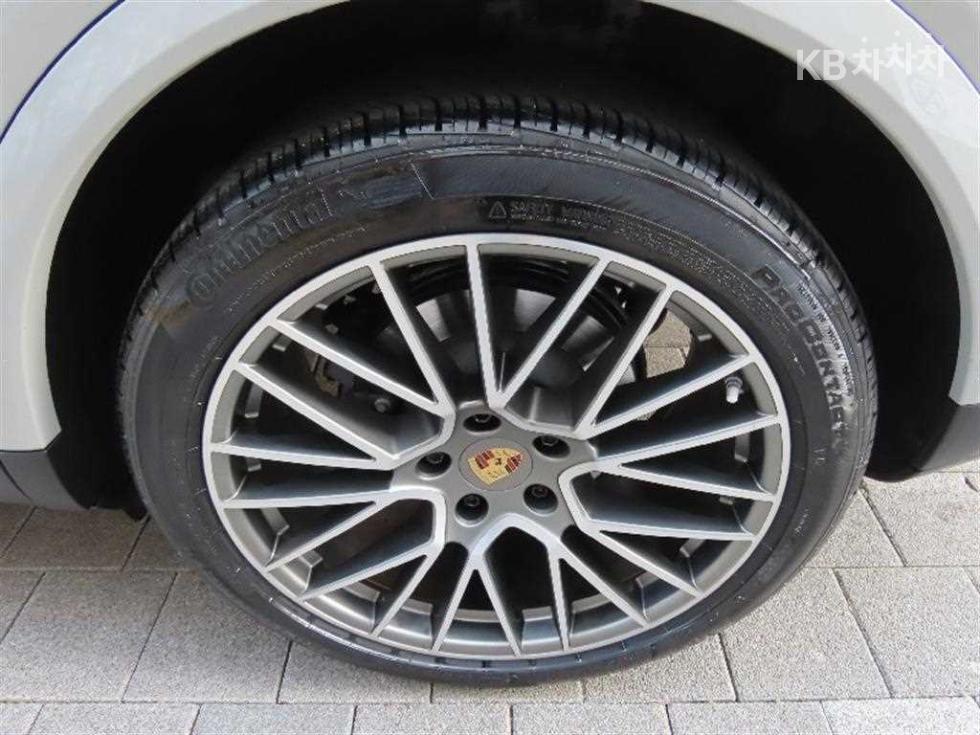 Porsche Cayenne — miniaturë 16