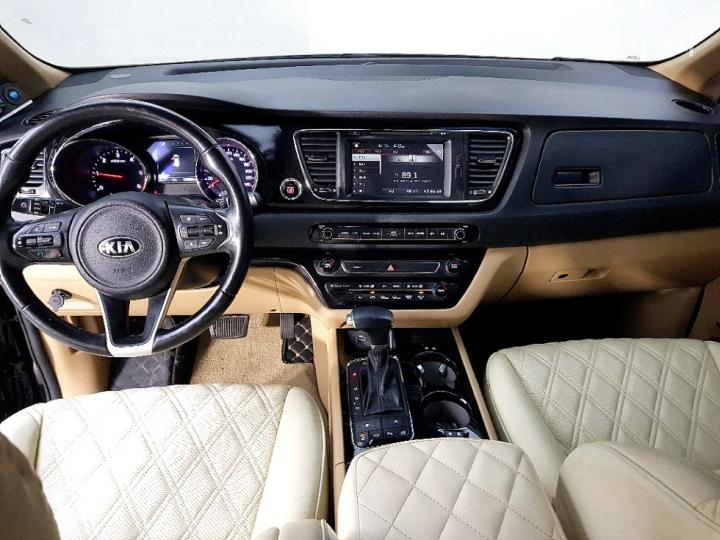 Kia Carnival 2.2 Diesel High Limousine Noblesse 6