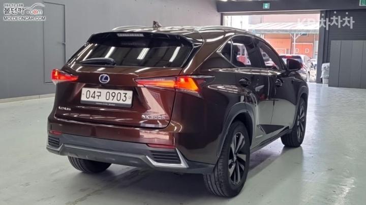Lexus NX 300h Executive 3