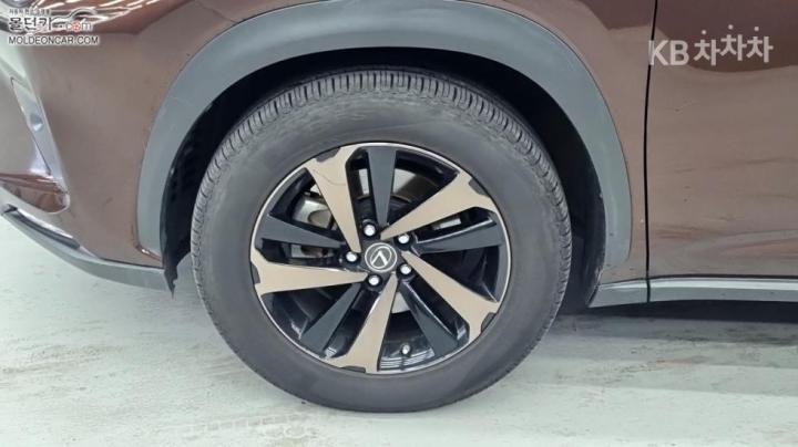 Lexus NX 300h Executive 7