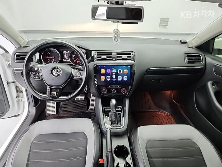 Volkswagen Jetta New 2.0 TDI BlueMotion 8