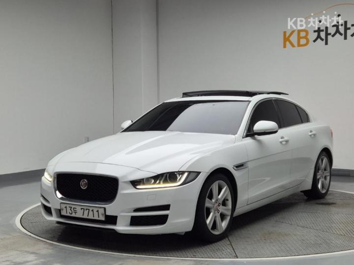 Jaguar XE 2.0 Diesel PORTFOLIO 2