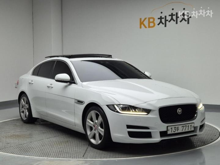 Jaguar XE 2.0 Diesel PORTFOLIO 5