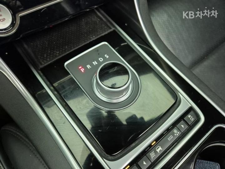 Jaguar XE 2.0 Diesel PORTFOLIO 9