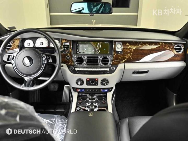 Rolls Royce Wraith 6.6 Base Type 8