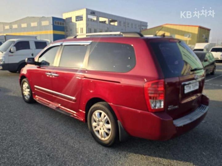 Kia Carnival R Grand GLX Base Type LPI 4