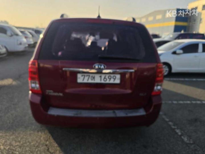 Kia Carnival R Grand GLX Base Type LPI 5